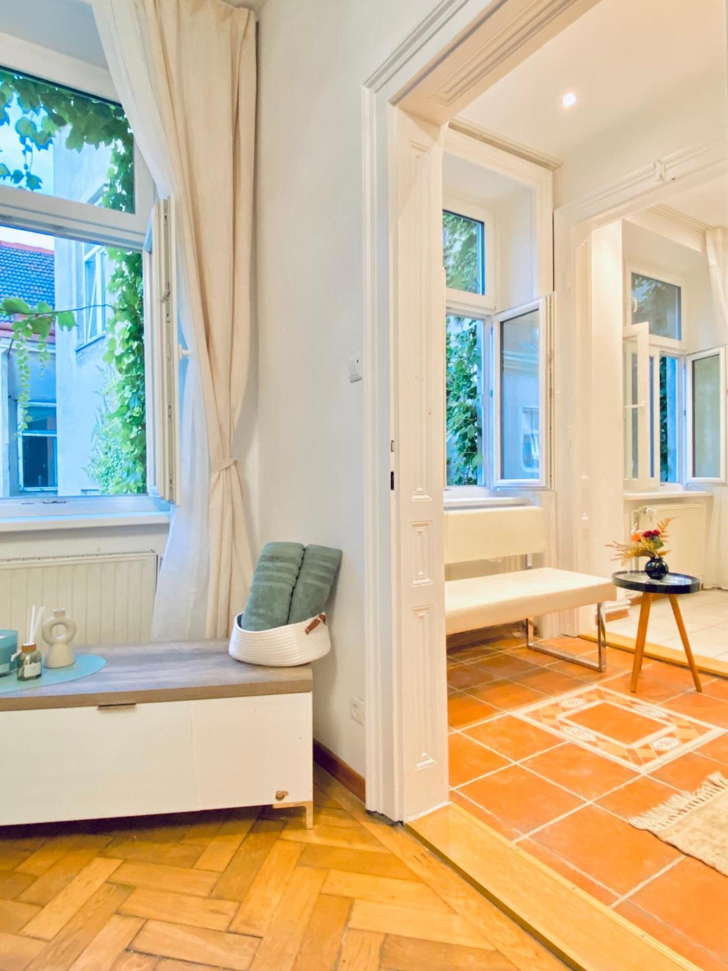 Apartment Stylish 2br Prime Location By Westbahnhof *