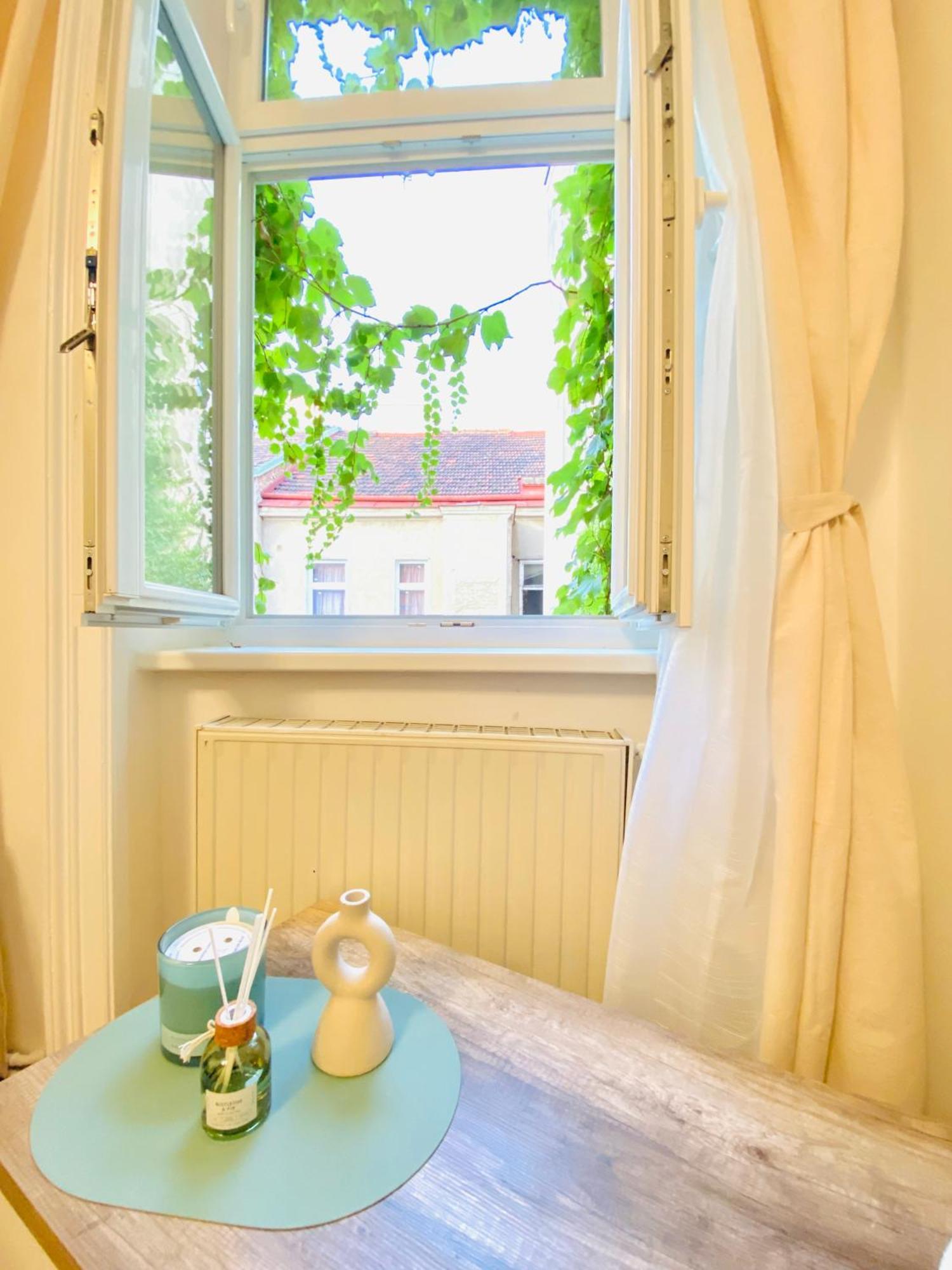 Apartment Stylish 2br Prime Location By Westbahnhof *